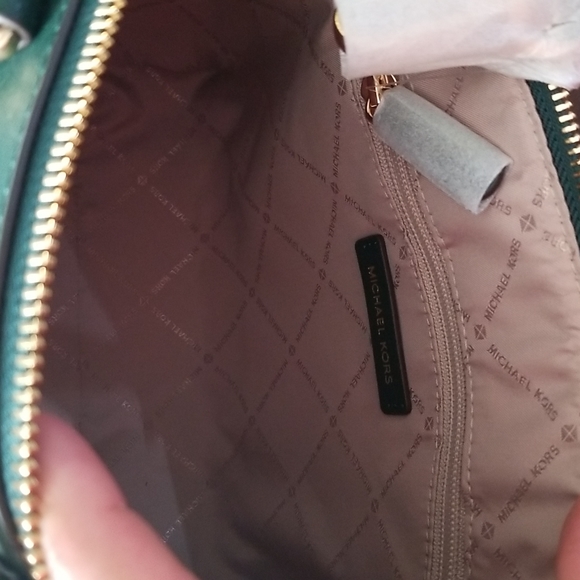 Michael kors small hand bag. Green with gold hardware - Picture 12 of 12